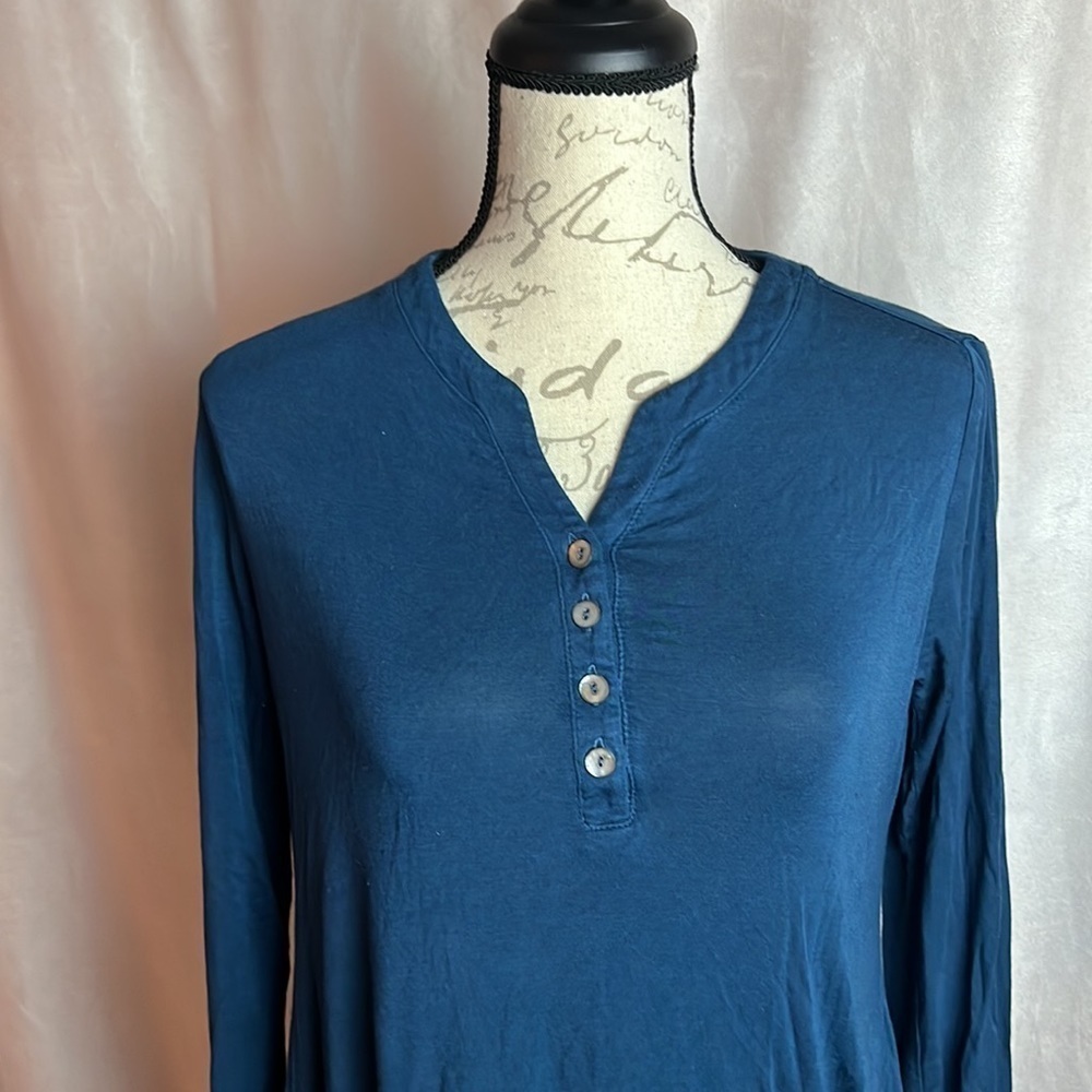 Logo by Lori Goldstein Small Blue with pockets long sleeve vneck blouse - Picture 2 of 6